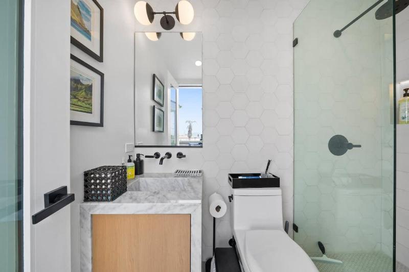 Balboa Island Luxe home - image 23