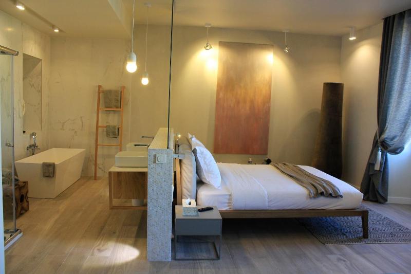 Deluxe Suite image 2