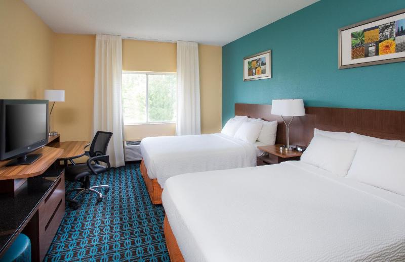 Queen Room with Two Queen Beds image 1