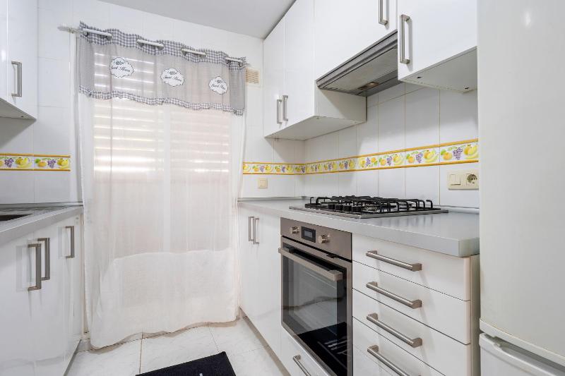 Hauzify I Apartament Orquídies - image 7