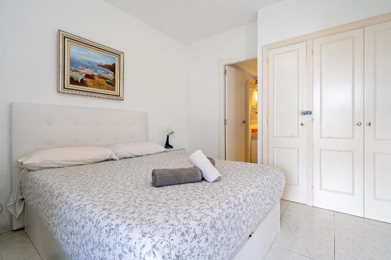 Hauzify I Apartament Orquídies - image 18