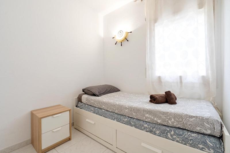 Hauzify I Apartament Orquídies - image 3