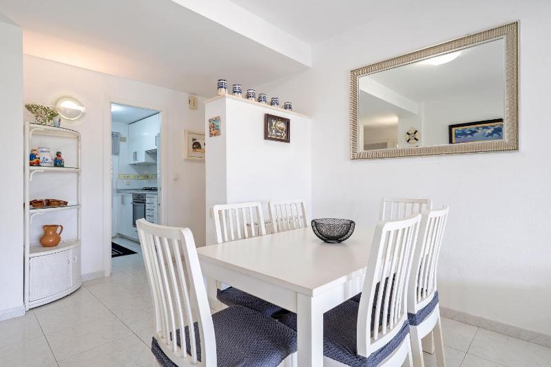 Hauzify I Apartament Orquídies - image 19