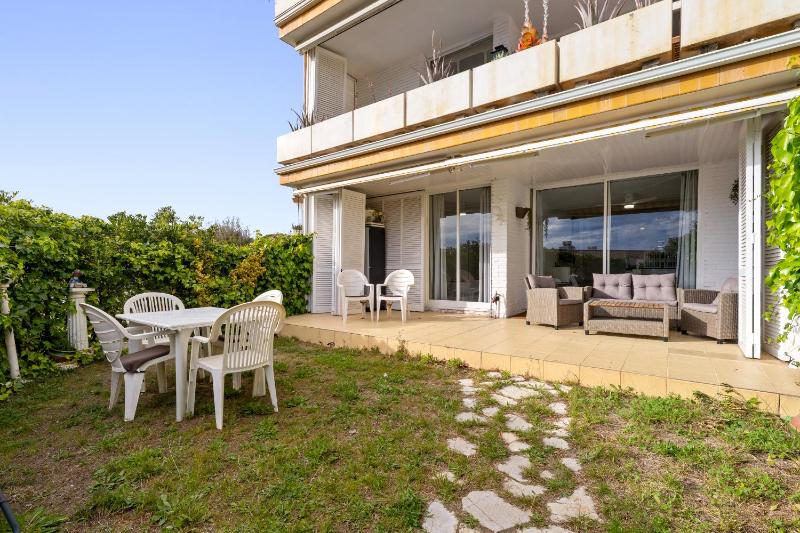 Hauzify I Apartament Orquídies - image 11