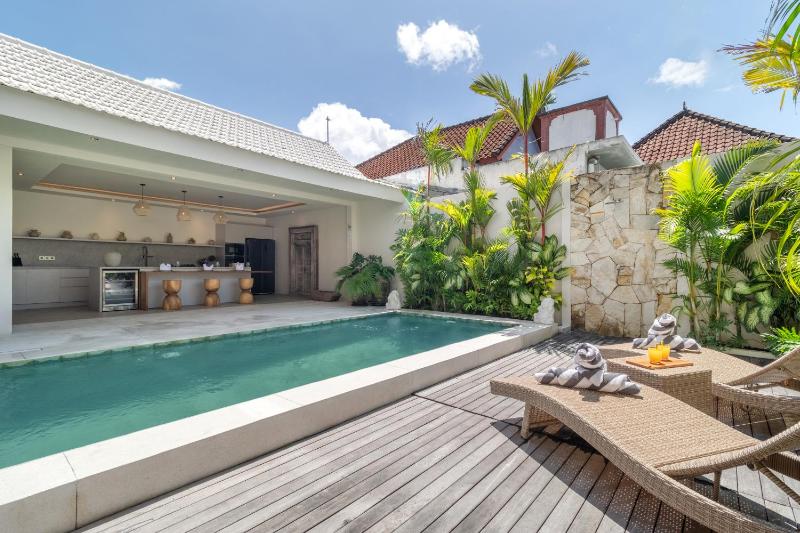 Tropical 3BR Pool Villa Near Canggu Hotspots - image 2