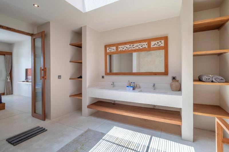 Tropical 3BR Pool Villa Near Canggu Hotspots - image 38