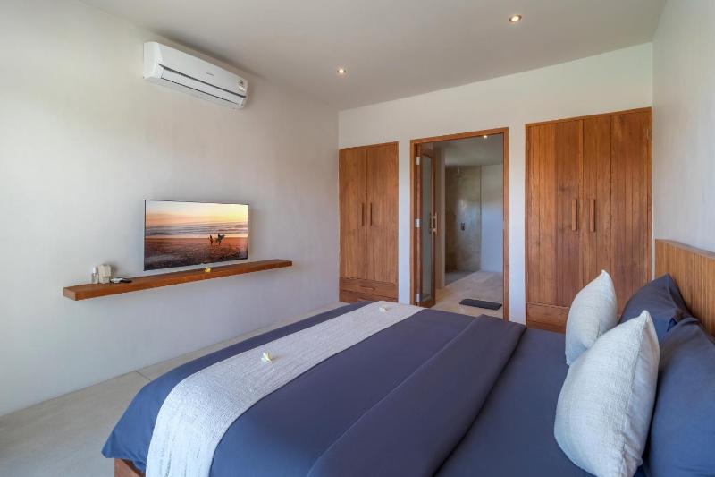 Tropical 3BR Pool Villa Near Canggu Hotspots - image 4