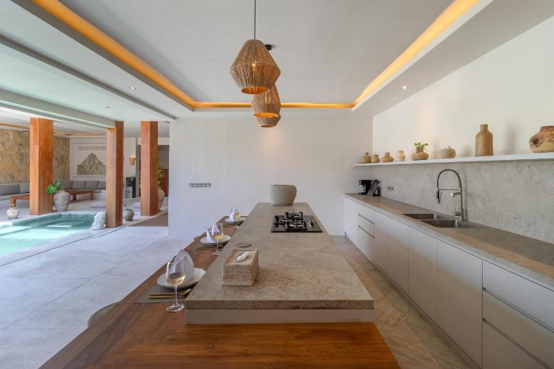 Tropical 3BR Pool Villa Near Canggu Hotspots - image 37