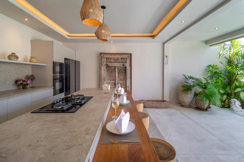 Tropical 3BR Pool Villa Near Canggu Hotspots - image 43