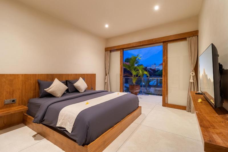 Tropical 3BR Pool Villa Near Canggu Hotspots - image 29