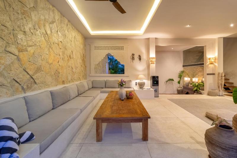 Tropical 3BR Pool Villa Near Canggu Hotspots - image 39