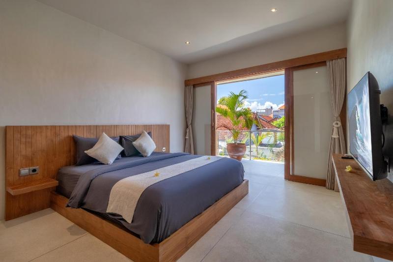 Tropical 3BR Pool Villa Near Canggu Hotspots - image 42