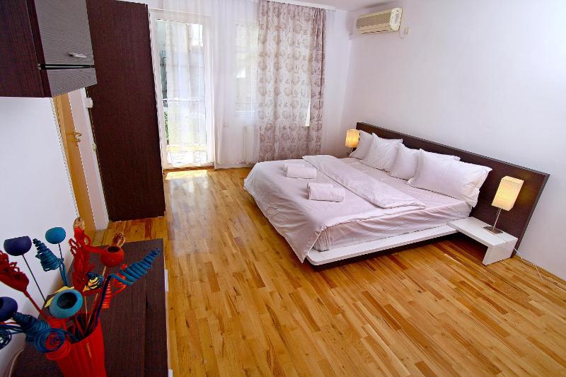 Bucharest Last Minute Accommodation - image 2