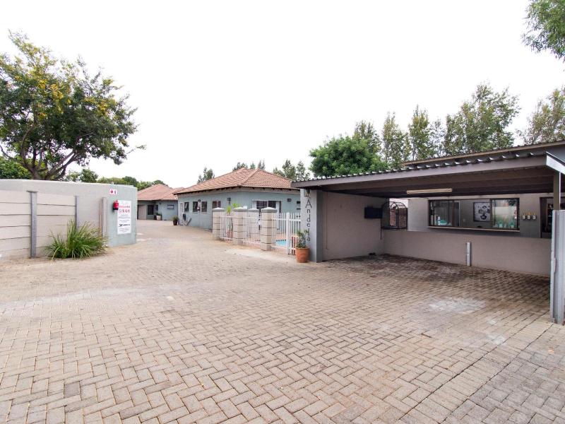 Andela Guesthouse - image 12