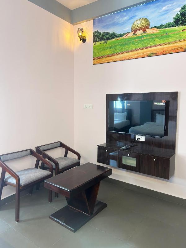 Asoka White Town Homestay - image 5