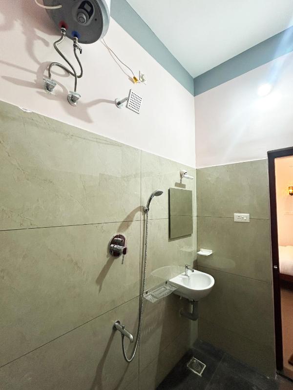 Asoka White Town Homestay - image 11