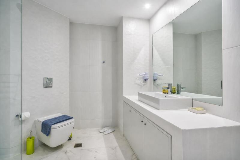 Lotus Center Inn - image 6