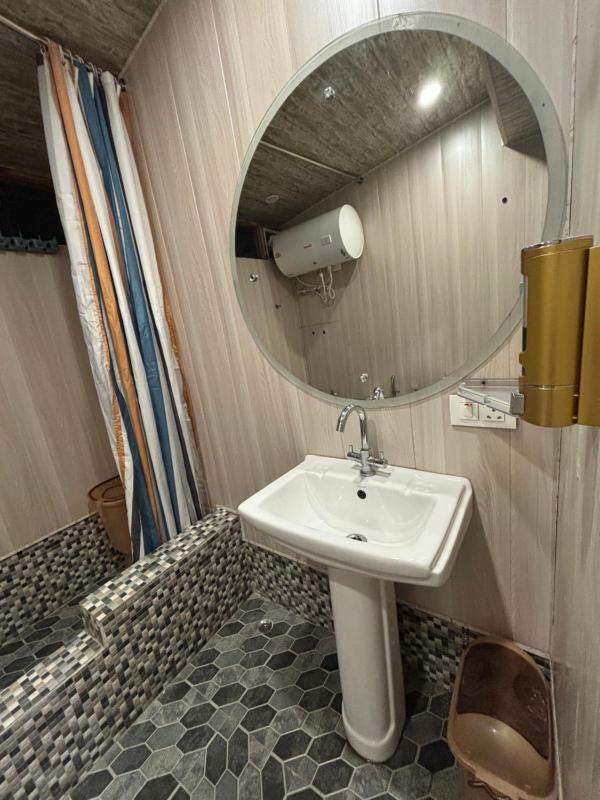 Favela Headrooms - image 11