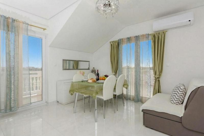 Flora Maris Pool Apartments - image 24