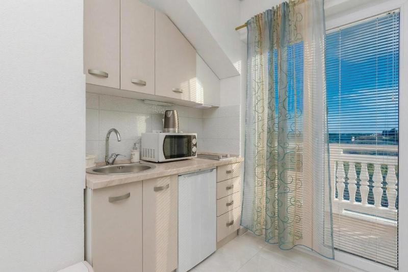 Flora Maris Pool Apartments - image 25