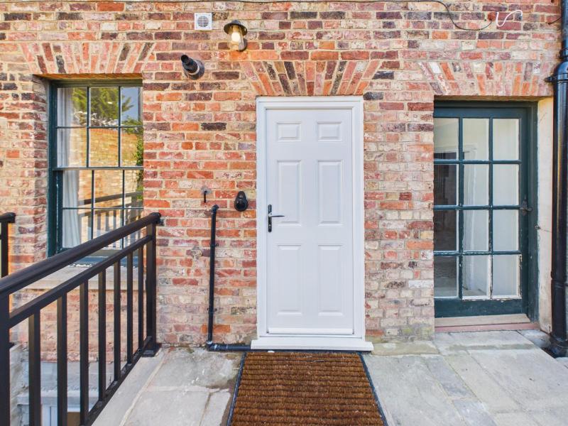 NEW Artisan Flat by Signature Stays - Modern - Spacious - image 14