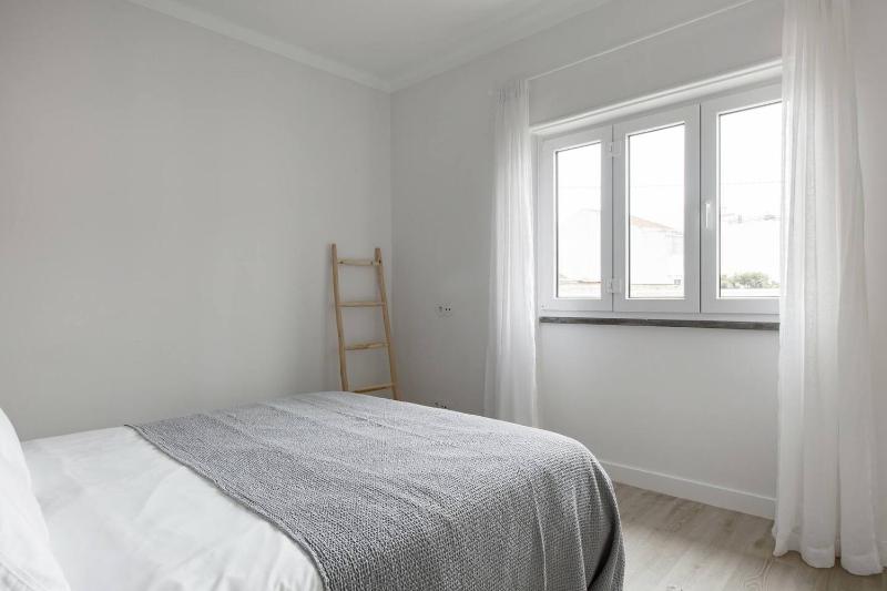 Cozy apartment with terrace - 20 min to Lisbon - image 2