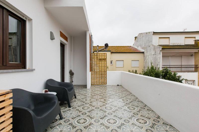 Cozy apartment with terrace - 20 min to Lisbon - image 7