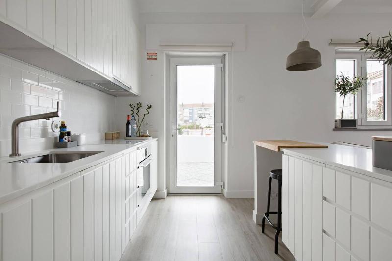 Cozy apartment with terrace - 20 min to Lisbon - image 8