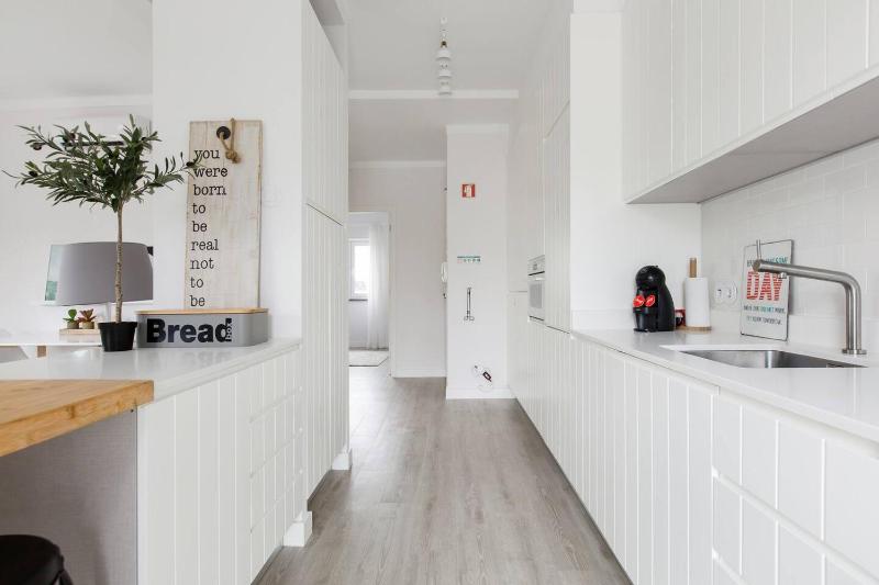 Cozy apartment with terrace - 20 min to Lisbon - image 12