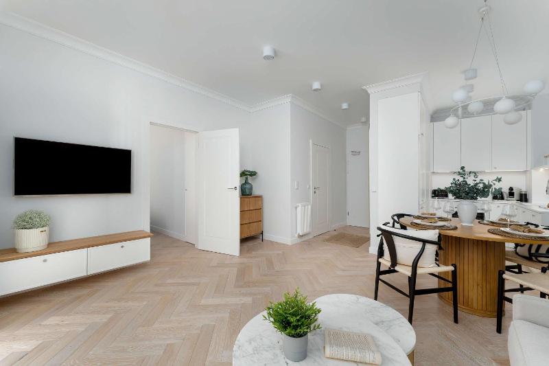 Modern Apartment with Parking and Balcony Close to the Beach by Noclegi Renters - image 13