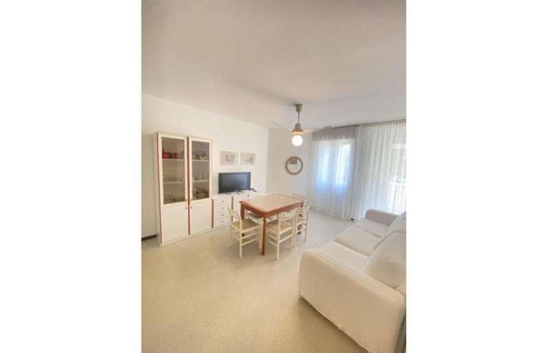 Charming flat with sea view - image 8