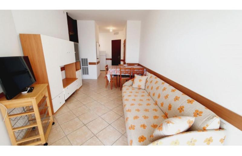 Beachside and equipped apartment - image 13