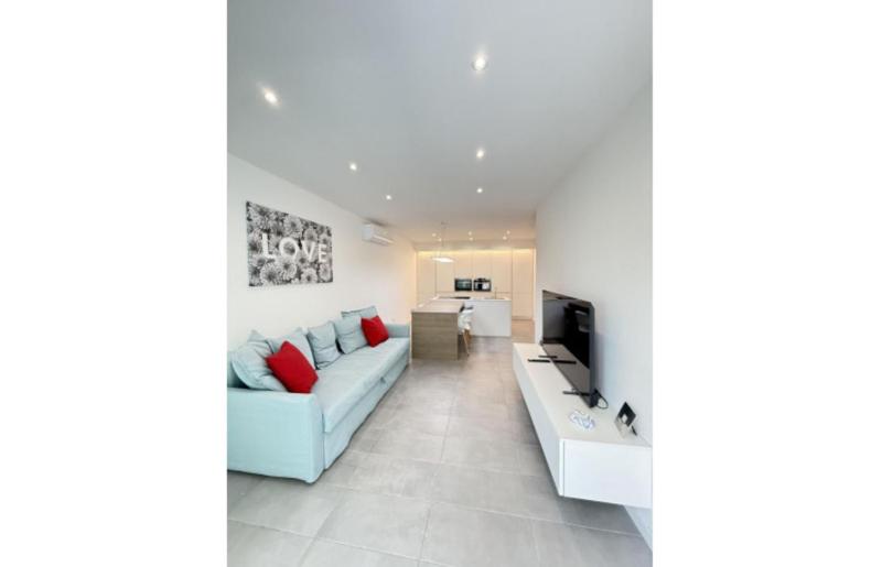 Stylish flat for a perfect getaway - image 10