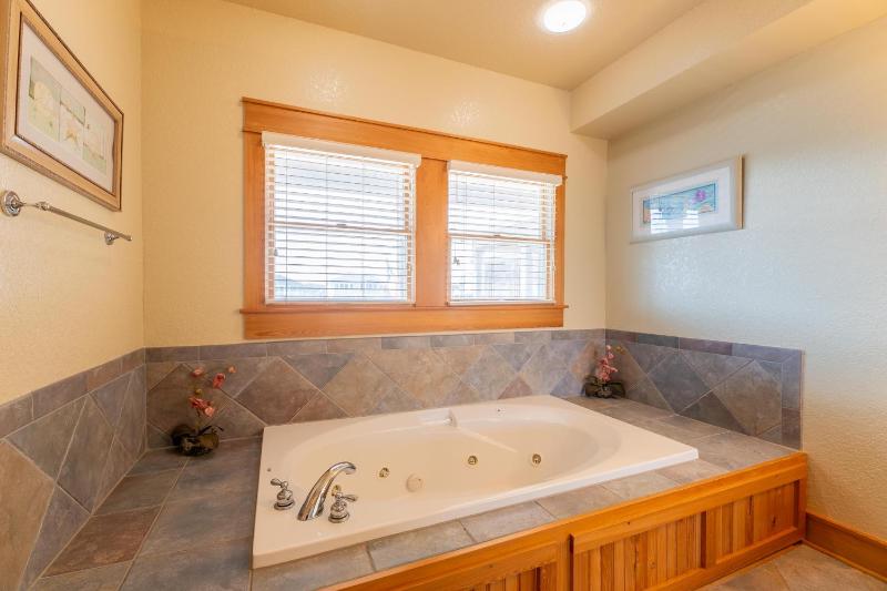 Big Mamma's - Nags Head MP 11 Oceanfront Ocean View Elevator Pool Hot Tub Pets OK - image 13