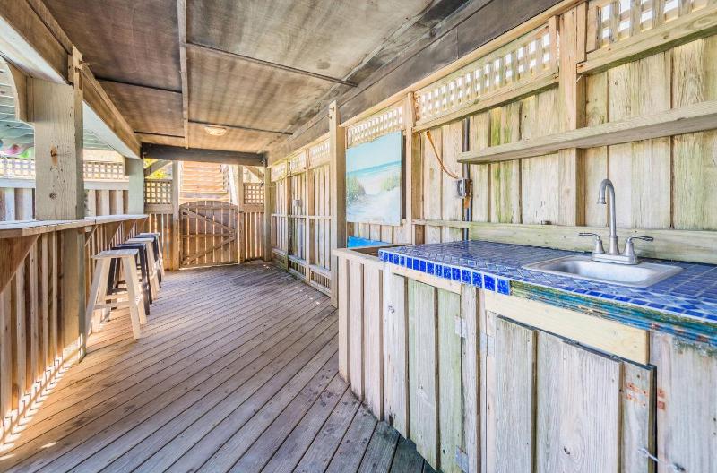 Big Mamma's - Nags Head MP 11 Oceanfront Ocean View Elevator Pool Hot Tub Pets OK - image 8