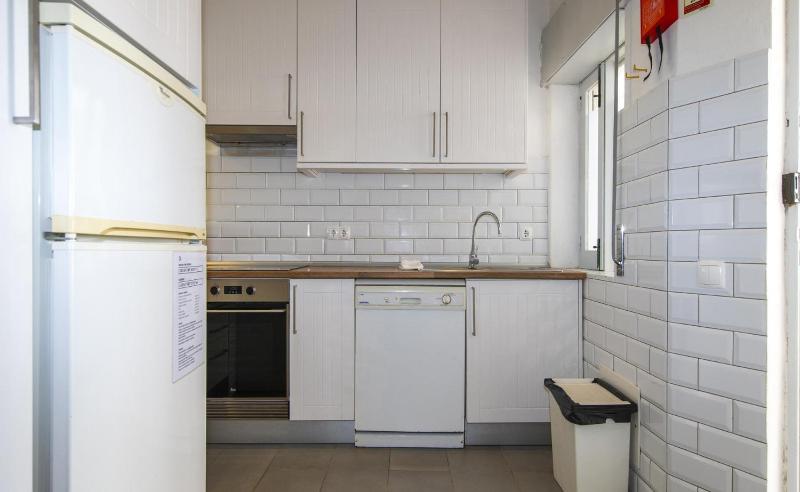 C12 - Sunshine Apartment in Luz - image 12
