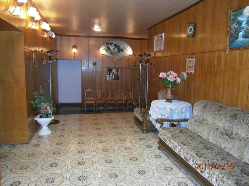 Family Room with Shared Bathroom image 3