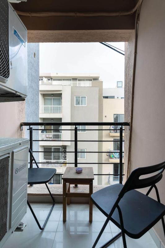 Stylish 2BDR Apartment in Sliema - image 14