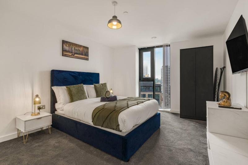 Broad Street 2 Bed Apt 24hr Gym Netflix and Parking - image 30