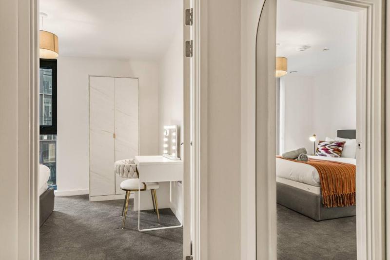 Broad Street 2 Bed Apt 24hr Gym Netflix and Parking - image 23
