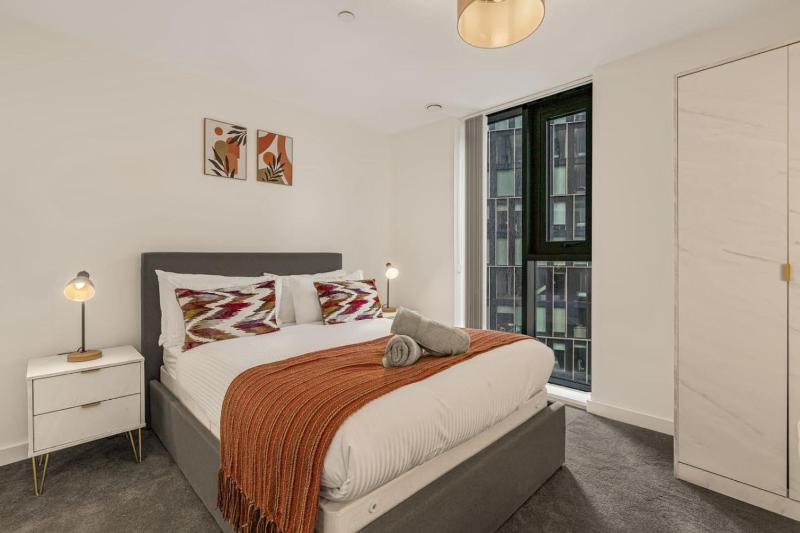 Broad Street 2 Bed Apt 24hr Gym Netflix and Parking - image 40
