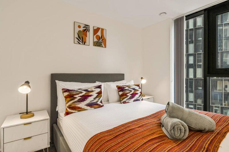 Broad Street 2 Bed Apt 24hr Gym Netflix and Parking - image 39