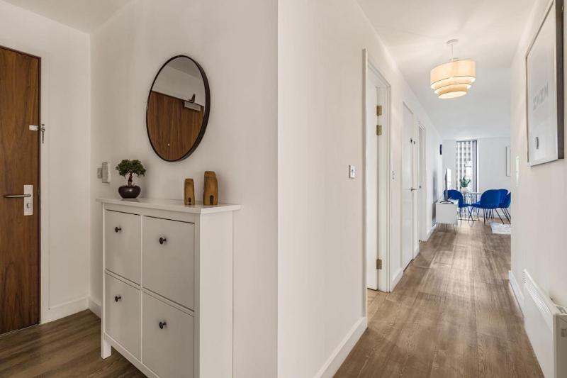Broad Street 2 Bed Apt 24hr Gym Netflix and Parking - image 35