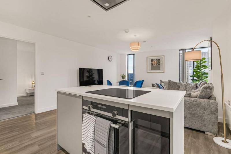 Broad Street 2 Bed Apt 24hr Gym Netflix and Parking - image 37