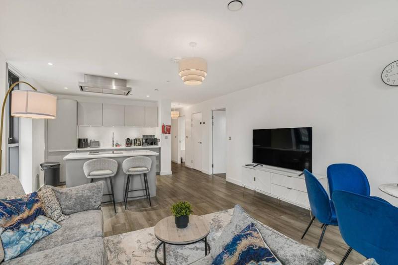 Broad Street 2 Bed Apt 24hr Gym Netflix and Parking - image 45