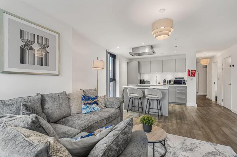 Broad Street 2 Bed Apt 24hr Gym Netflix and Parking - image 18