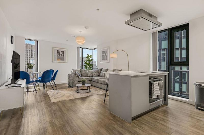Broad Street 2 Bed Apt 24hr Gym Netflix and Parking - image 13