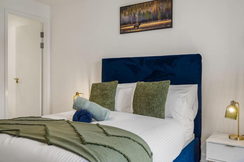 Broad Street 2 Bed Apt 24hr Gym Netflix and Parking - image 42