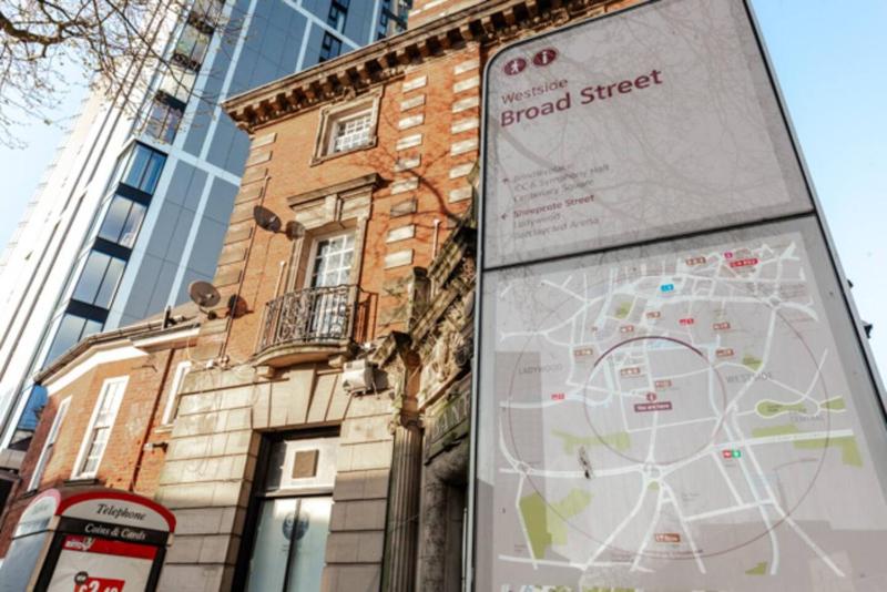 Broad Street 2 Bed Apt 24hr Gym Netflix and Parking - image 16
