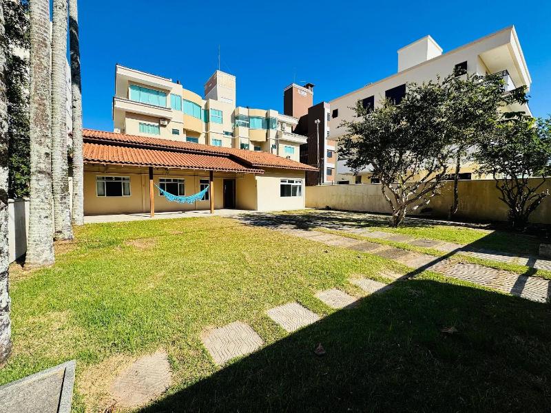 Casa dos Golfinhos a 100 metros da Praia de Palmas casa individual com 3 quartos. - image 1